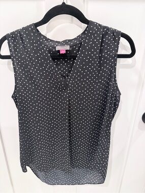Vince Camuto Black Sleeveless V-Neck Heart Dot Blouse